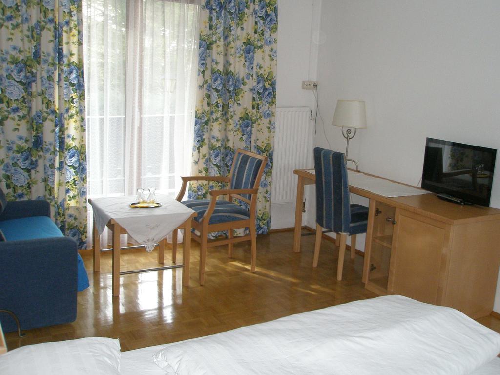Gaestehaus Lauterbacher Neumarkt am Wallersee Exterior foto