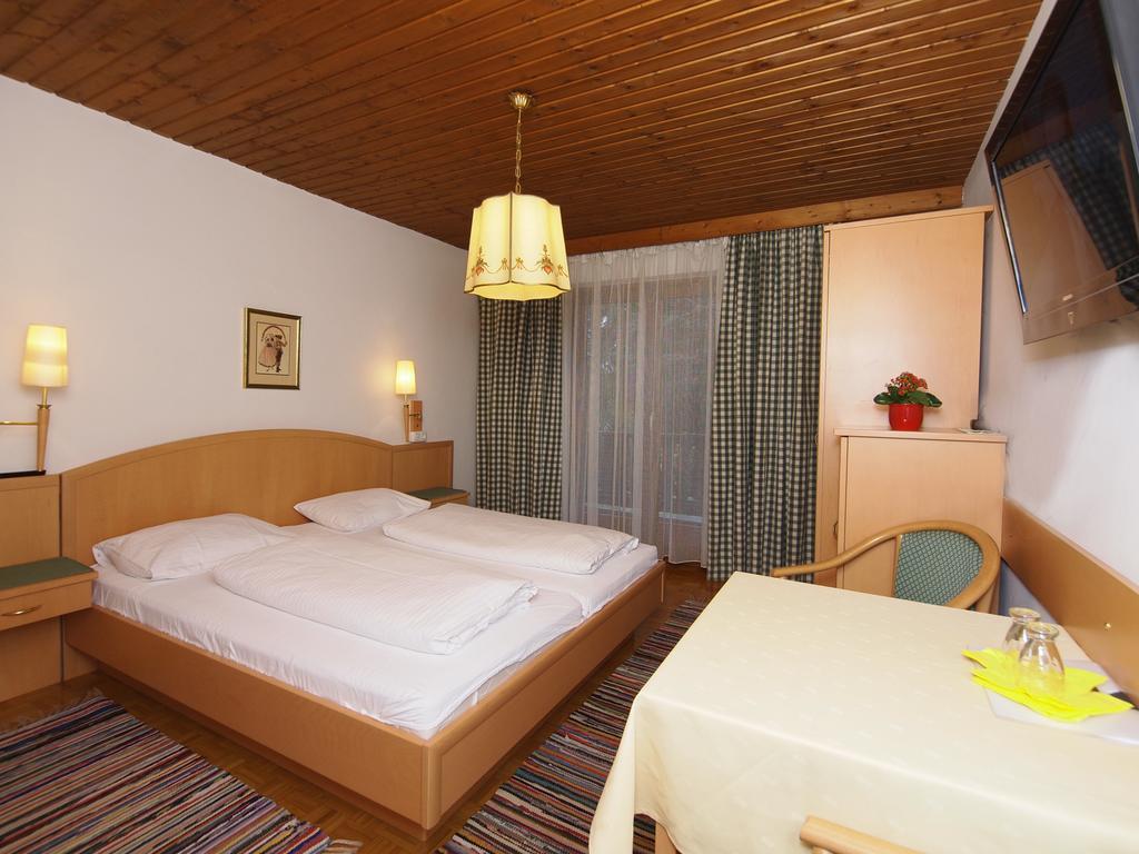 Gaestehaus Lauterbacher Neumarkt am Wallersee Exterior foto