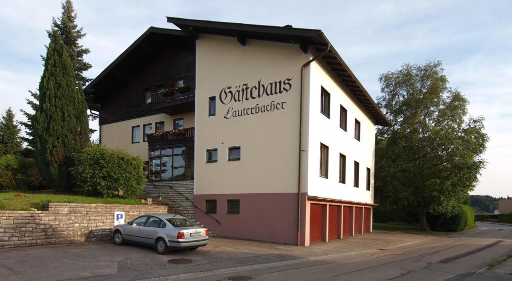 Gaestehaus Lauterbacher Neumarkt am Wallersee Exterior foto