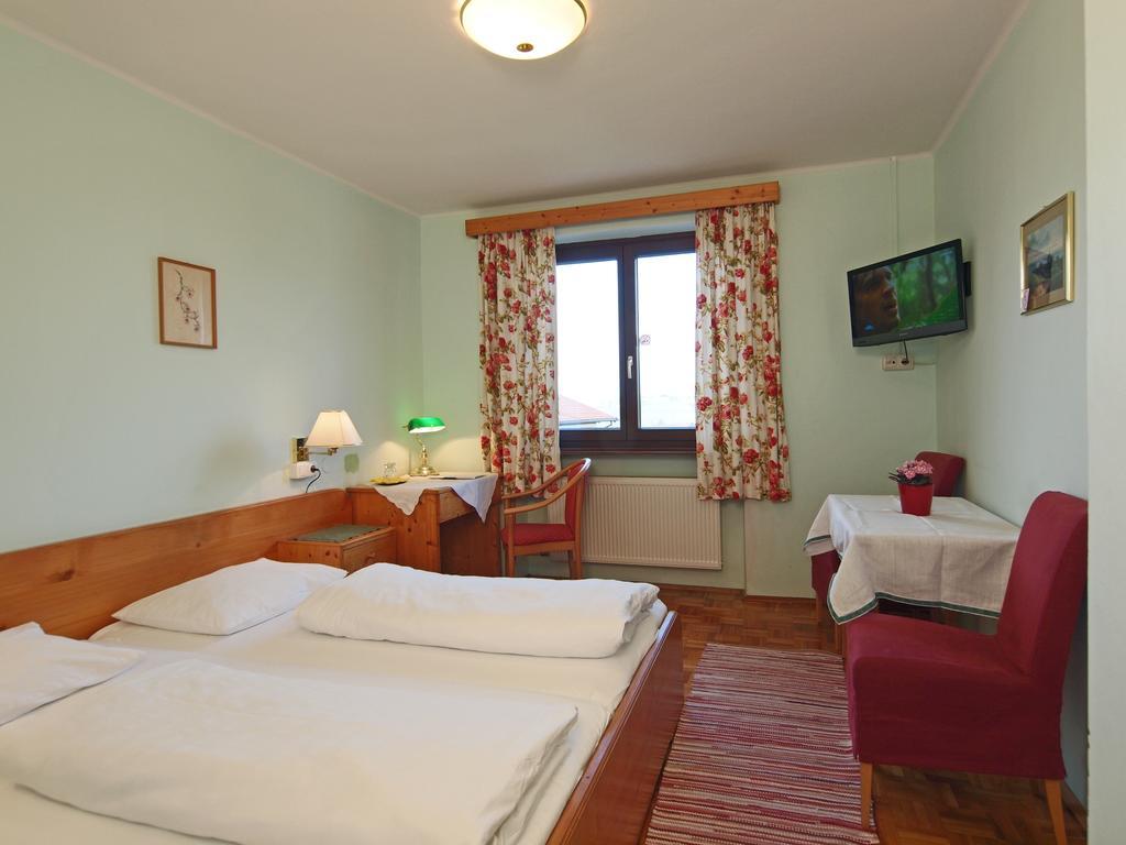 Gaestehaus Lauterbacher Neumarkt am Wallersee Exterior foto