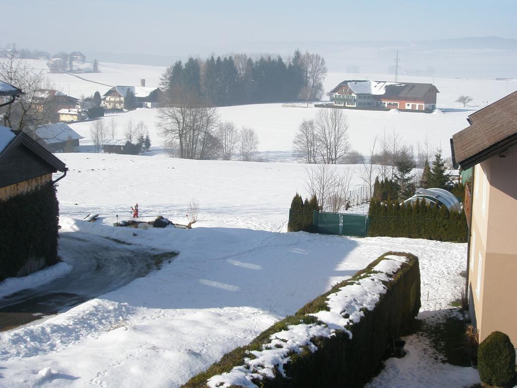 Gaestehaus Lauterbacher Neumarkt am Wallersee Exterior foto
