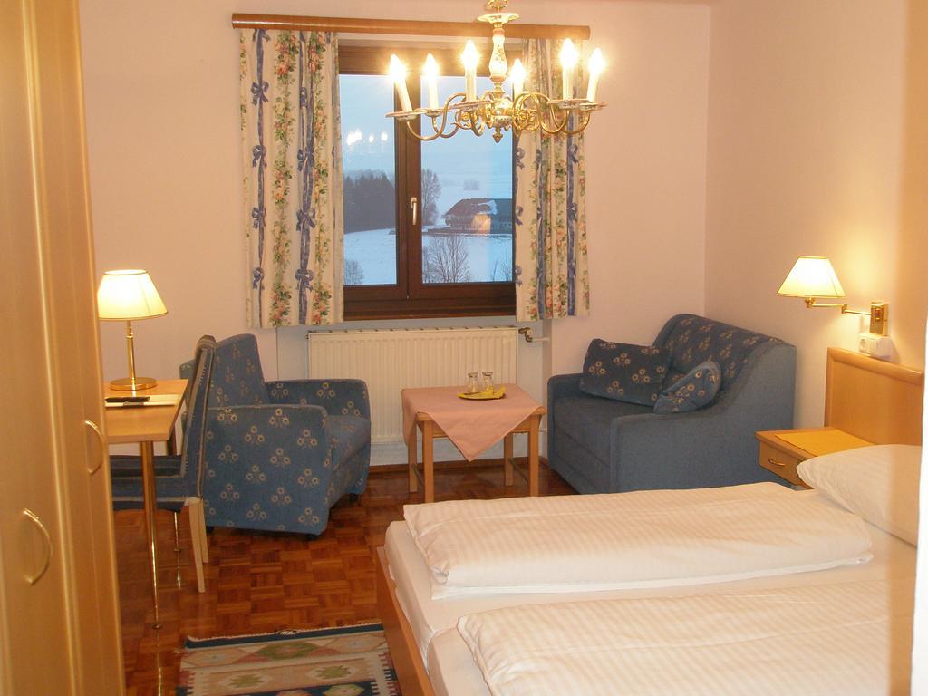 Gaestehaus Lauterbacher Neumarkt am Wallersee Exterior foto
